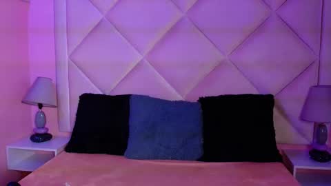 Snapshot of miaasmiith_ chatting on 11-21-25, 01:43 Alexandra online show from 11-21-25, 01:43