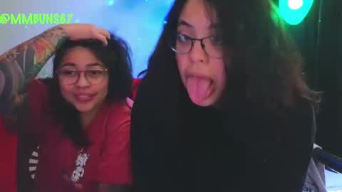 Mia online show from 10-09-25, 02:31