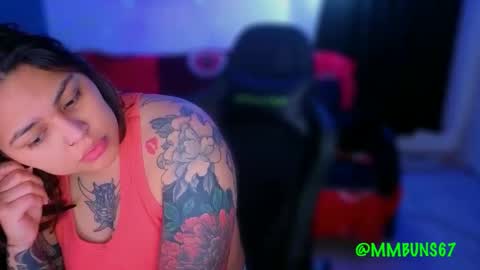 Mia online show from 11-10-25, 01:04