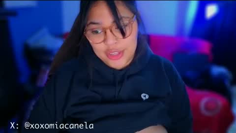 Mia online show from 12-15-25, 03:11