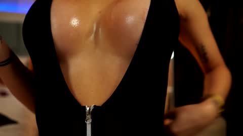 Mia online show from 11-05-25, 09:04