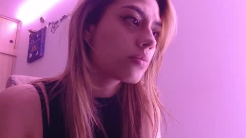 Snapshot of miacollings1 chatting on 11-02-25, 04:04 Miia online show from 11-02-25, 04:04