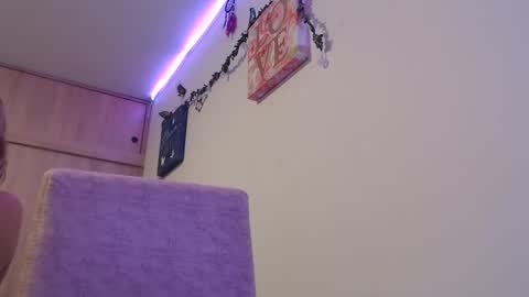 Snapshot of miacollings1 chatting on 11-15-25, 03:15 Miia online show from 11-15-25, 03:15