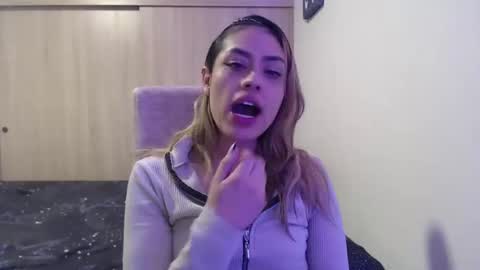 Snapshot of miacollings1 chatting on 11-22-25, 02:21 Miia online show from 11-22-25, 02:21