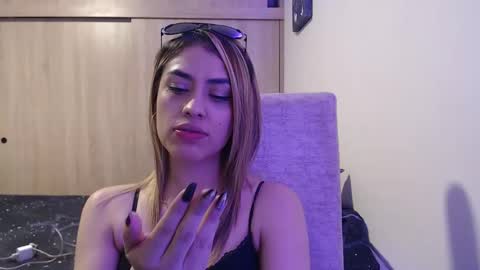 Snapshot of miacollings1 chatting on 11-23-25, 02:55 Miia online show from 11-23-25, 02:55