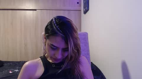 Snapshot of miacollings1 chatting on 11-26-25, 12:33 Miia online show from 11-26-25, 12:33