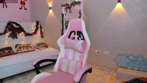 Mia Gomez online show from 12-18-24, 01:02