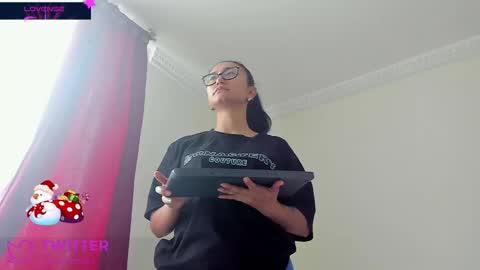 Snapshot of miagonzal chatting on 12-12-24, 05:48 Mia online show from 12-12-24, 05:48