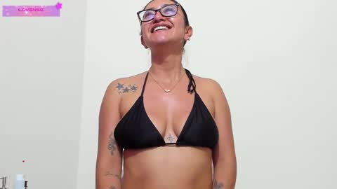 Snapshot of miagonzal chatting on 09-30-25, 01:10 Mia online show from 09-30-25, 01:10