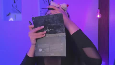 Mia Connor online show from 11-18-25, 07:40