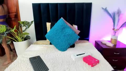 miahertz online show from 10-12-25, 05:01