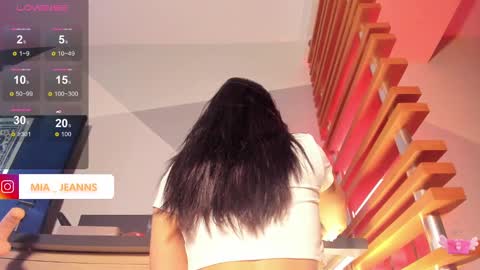 Snapshot of miajeans chatting on 02-20-25, 09:00 Mia online show from 02-20-25, 09:00