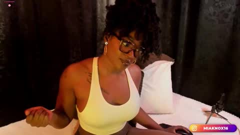 Mia online show from 03-04-26, 12:27