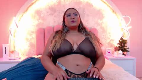 Mia online show from 12-20-25, 04:19