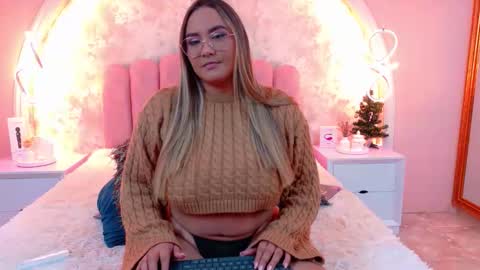 Mia online show from 12-23-25, 04:10