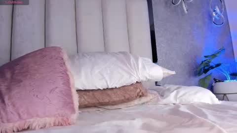 mia logan  online show from 11-29-25, 11:57