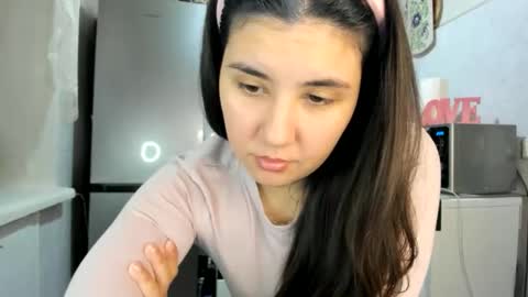 MiaMarrone online show from 12-19-25, 08:05