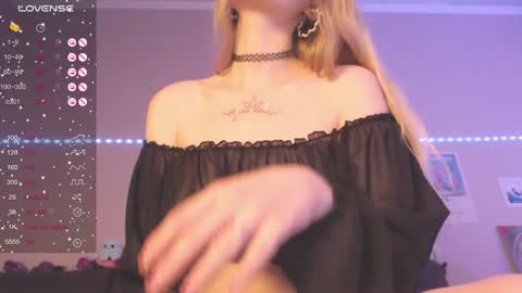 Mia online show from 12-08-24, 01:36