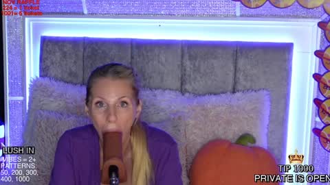 Snapshot of miamilfs chatting on 11-14-25, 03:44 Mia online show from 11-14-25, 03:44