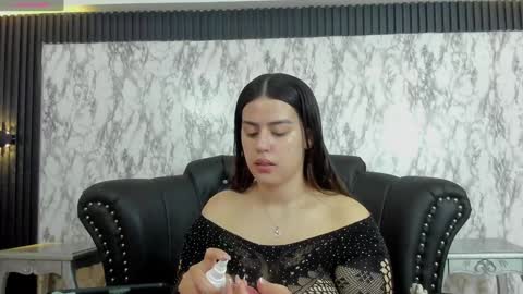 Mia   -5 7001400 Follow  online show from 02-06-25, 12:48