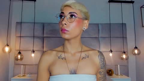 Mia Morgann online show from 12-23-24, 11:47