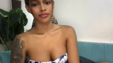 Mia online show from 09-22-25, 02:52