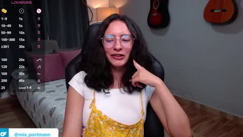 Snapshot of miaportman chatting on 01-04-25, 12:16 MIAPORTMANN online show from 01-04-25, 12:16