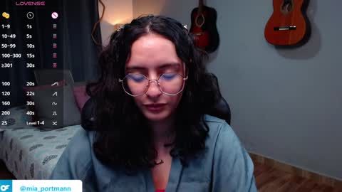 Snapshot of miaportman chatting on 01-09-25, 12:19 MIAPORTMANN online show from 01-09-25, 12:19