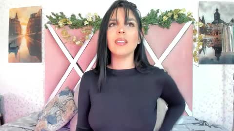 Mia Quevedo online show from 12-14-25, 12:10