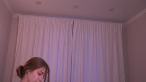 Mia online show from 01-31-25, 05:40