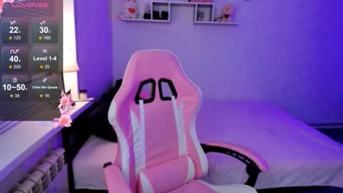 Snapshot of miascarlettttt chatting on 10-22-25, 07:02 Mia online show from 10-22-25, 07:02