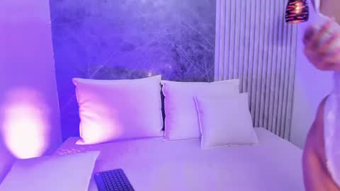 Snapshot of miascott5 chatting on 03-11-25, 09:15 miascott5 online show from 03-11-25, 09:15