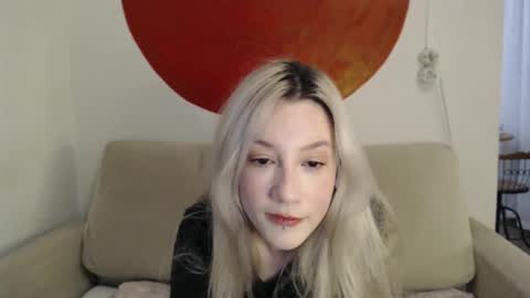 Mia online show from 10-03-25, 01:46
