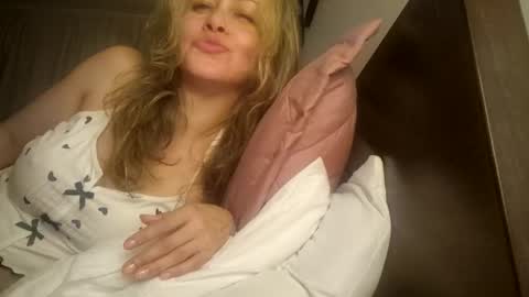 Snapshot of miasiren chatting on 10-12-25, 06:01 miasiren online show from 10-12-25, 06:01