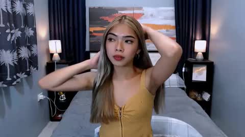 Snapshot of miasmith09 chatting on 01-07-26, 12:35 Pau and jence online show from 01-07-26, 12:35