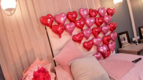 Mia online show from 02-14-25, 12:19