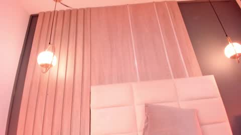 Mia online show from 03-07-25, 12:37