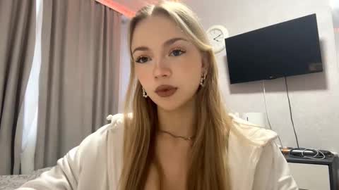 Milana online show from 02-04-26, 12:00