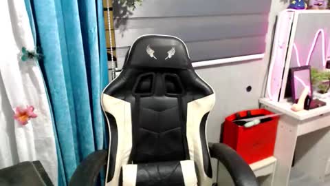 Mia online show from 12-19-25, 11:39