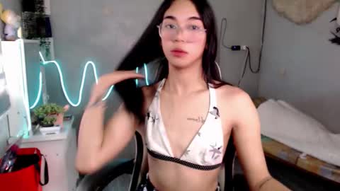 Mia online show from 02-22-26, 05:19