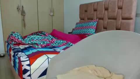 MIA VANESSA online show from 01-18-26, 05:33