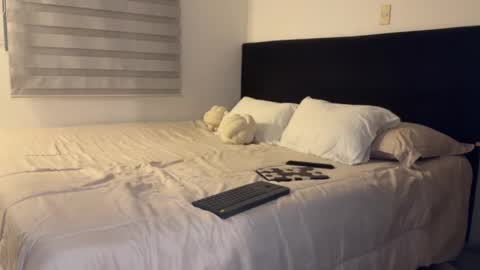 Snapshot of miavega1 chatting on 10-09-25, 12:08 Mia online show from 10-09-25, 12:08