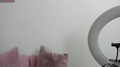 Mia Villalobos online show from 12-19-24, 07:29