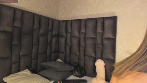 Mia Villalobos online show from 12-24-24, 05:05