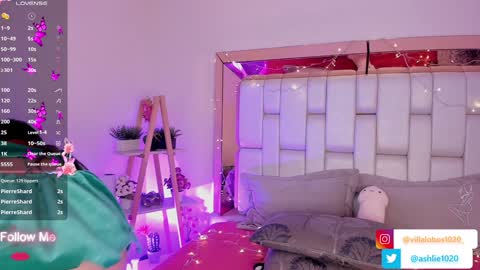 Mia Villalobos online show from 12-24-24, 04:08