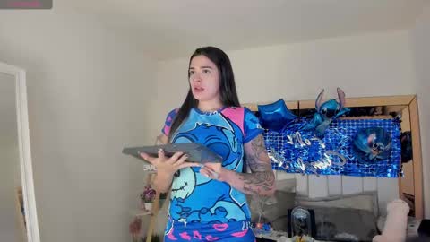 Mia Villalobos online show from 02-10-25, 04:14