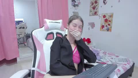 Snapshot of miavolkova_ chatting on 01-14-25, 05:30 Chloe online show from 01-14-25, 05:30