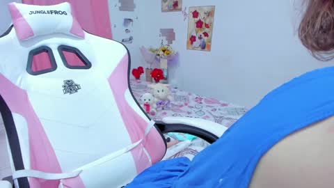 Snapshot of miavolkova_ chatting on 01-17-25, 05:42 Chloe online show from 01-17-25, 05:42