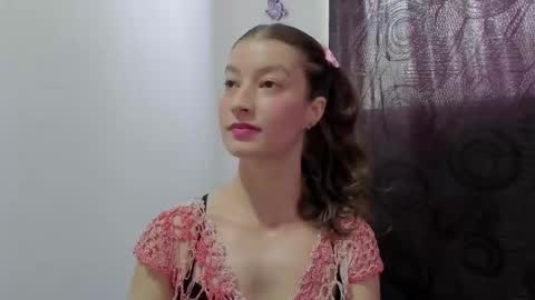 Snapshot of miavolkova_ chatting on 09-12-25, 05:57 Chloe online show from 09-12-25, 05:57
