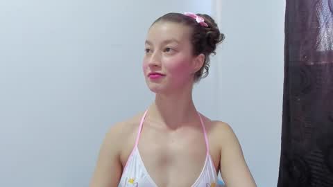 Snapshot of miavolkova_ chatting on 09-23-25, 05:27 Chloe online show from 09-23-25, 05:27